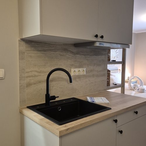 2 DELUXE STUDIO KITCHENETTE